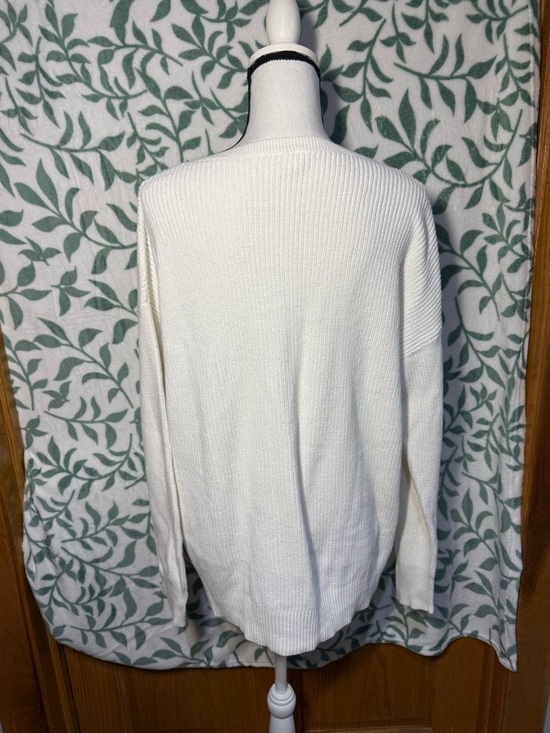 GAP Cream V-Neck Knit Sweater - Picture 2 of 4